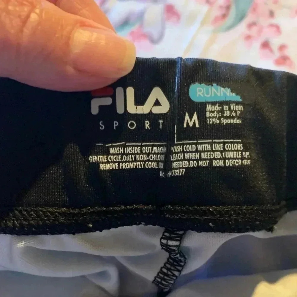 🌺SOLD🌺 Fila Women’s Workout Shorts Size Medium Muti Color With Elastic Waist - Picture 8 of 9
